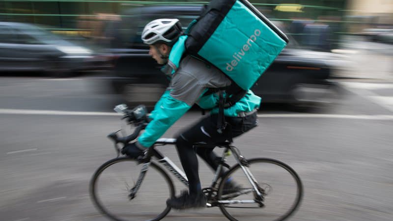 Gérald Darmanin annonce l’expulsion du livreur Deliveroo qui “ne livre pas aux juifs”