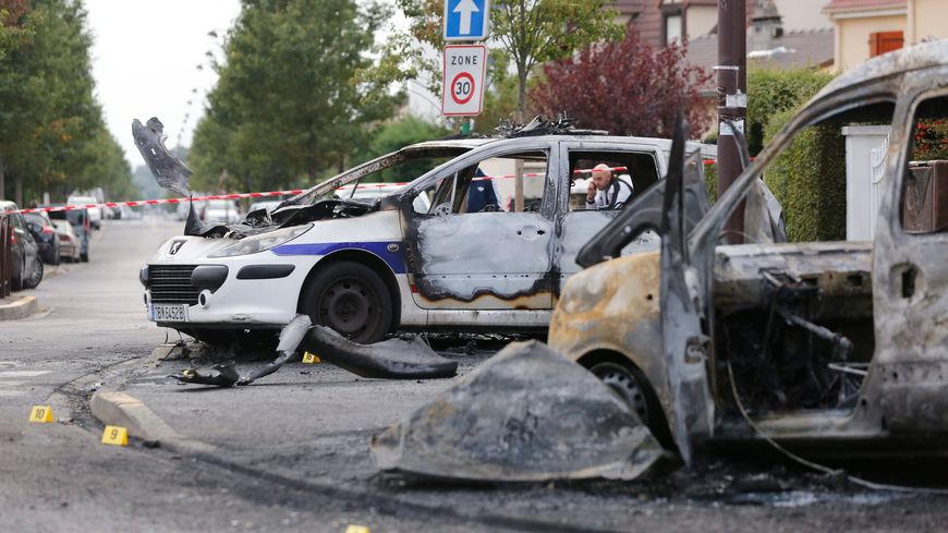 Plusieurs policiers brûlés à Viry-Châtillon : Les peines de prison dévoilées !