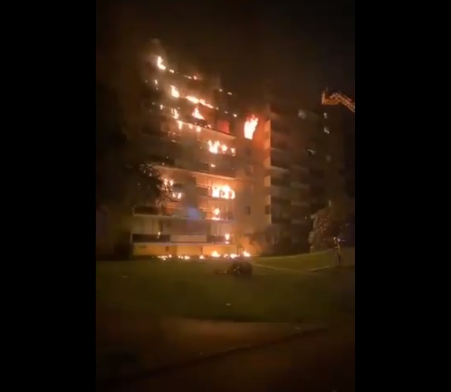 VIDEO CHOC : Un immeuble totalement ravagé par les flammes à Sainte-Foy-lès-Lyon !