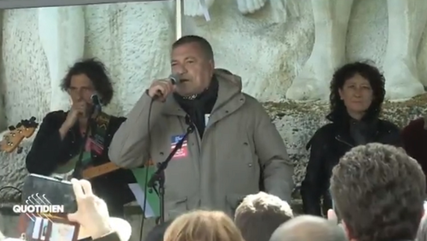 VIDEO : Jean-Marie Bigard insulte violemment et en public Agnès Buzyn et Olivier Véran