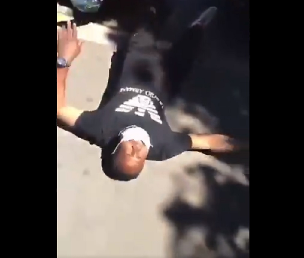 VIDEO SENSIBLE : Un homme renversé volontairement par un chauffard sur les Champs-Elysées !