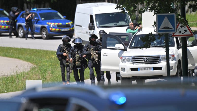 Policière poignardée: le profil du suspect, entre schizophrénie et radicalisation, se précise