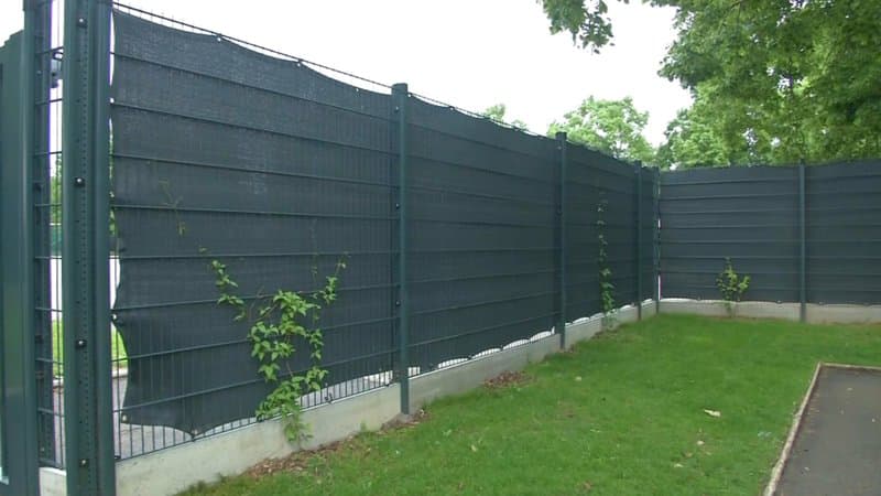 A Rennes, des bâches installées autour d’une école pour cacher les dealers