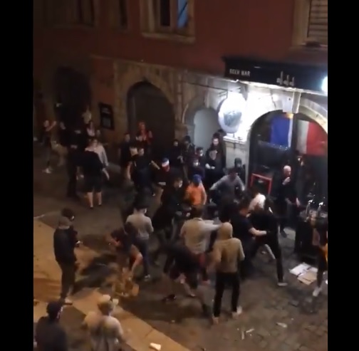 VIDEO : De terribles incidents se sont produits suite à l’élimination des Bleus