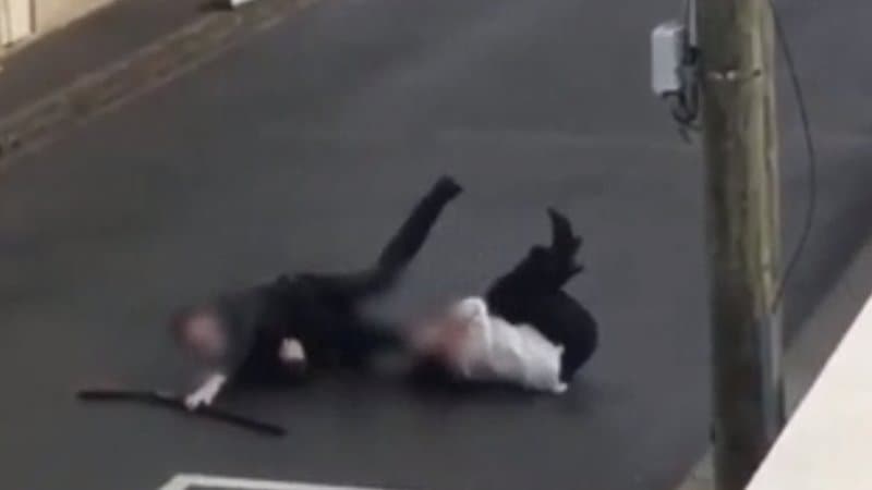 Val-d’Oise: la vidéo virale d’une femme armée d’un fusil maîtrisée en pleine rue par des gendarmes