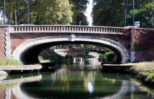 Toulouse : Il pousse une voiture dans le port de l’Embouchure pendant que son collègue le filme