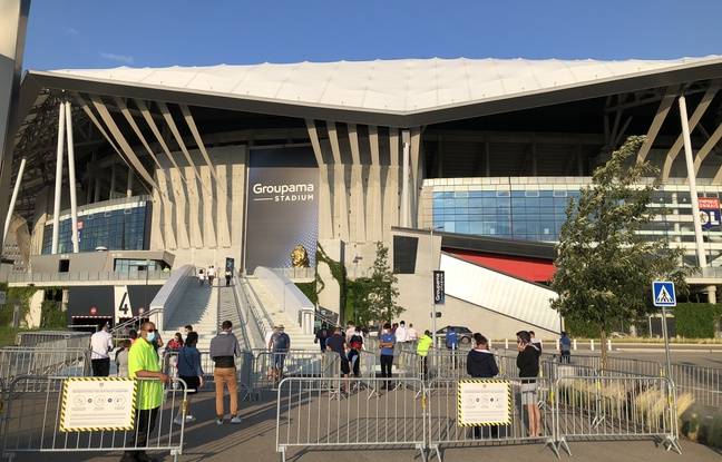 Lyon : Un homme laisse ses trois enfants dans la voiture en plein soleil pour se faire vacciner