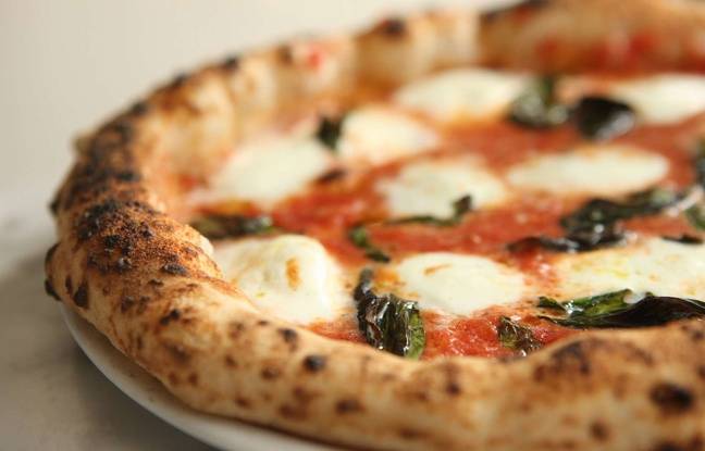 Lyon : Ils renversent une livreuse à scooter pour lui voler ses pizzas