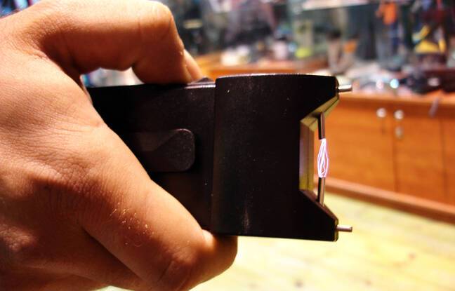 Val-d’Oise : Trois policiers mis en examen pour avoir infligé 27 décharges de pistolet électrique à un jeune homme