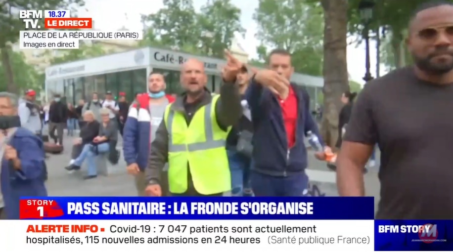 Une équipe de BFM TV malemenée par des manifestants !