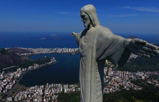 Brésil : deux Français interpellés après l’escalade du Christ Rédempteur de Rio