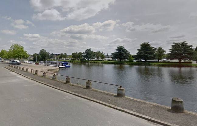 Mayenne : Elle s’arrête regarder le menu, sa voiture termine dans la rivière