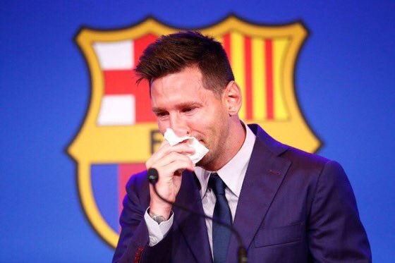 VIDEO : Lionel Messi fond en larmes lors de l’officialisation de son départ de Barcelone !