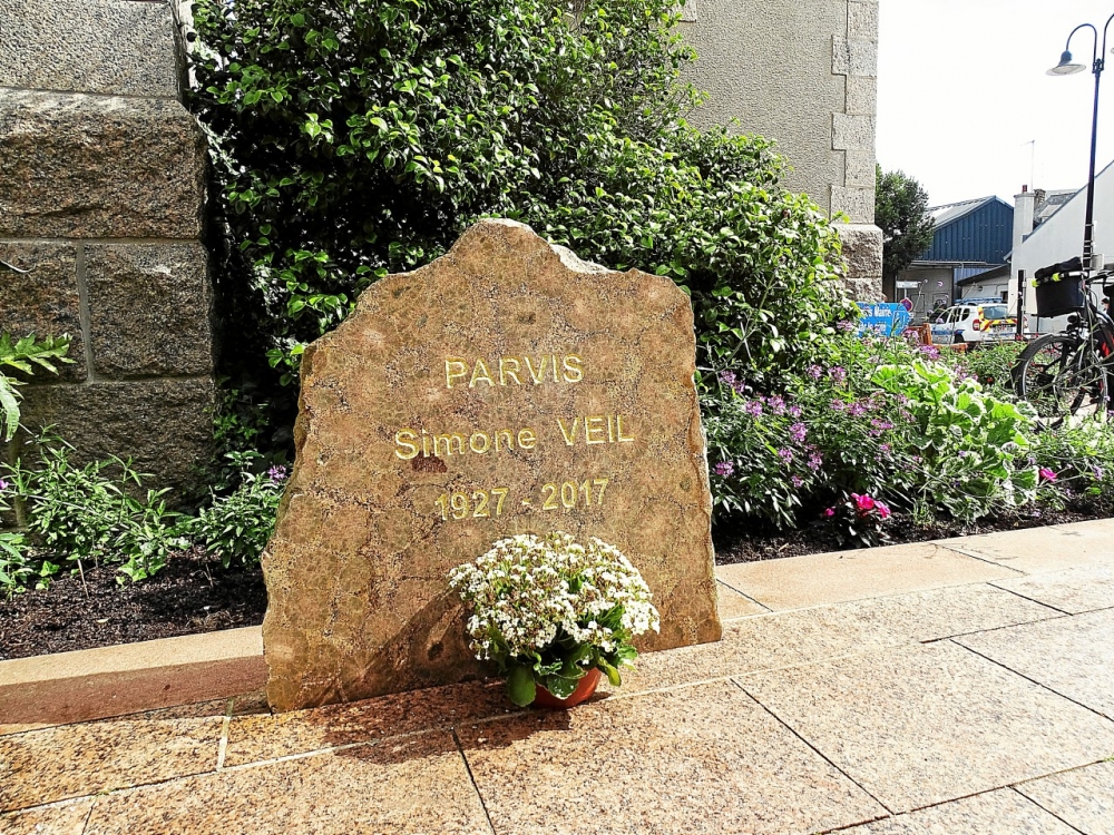 La stèle à la mémoire de Smo