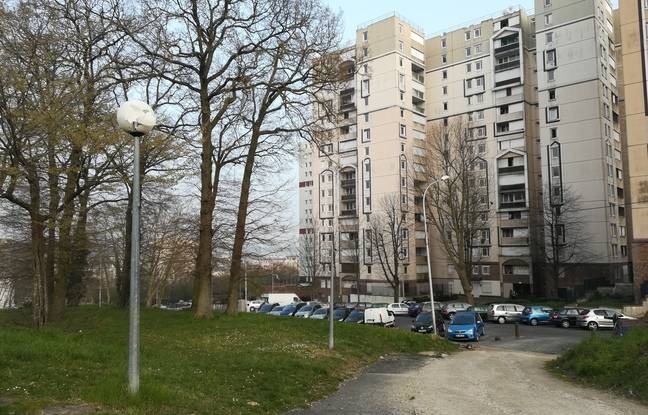 Corbeil-Essonne: Un fourgon de police attaqué par une trentaine de personnes