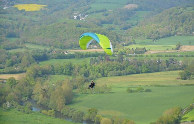 Haute-Savoie : Deux jeunes hommes meurent le même jour dans des accidents de parapente