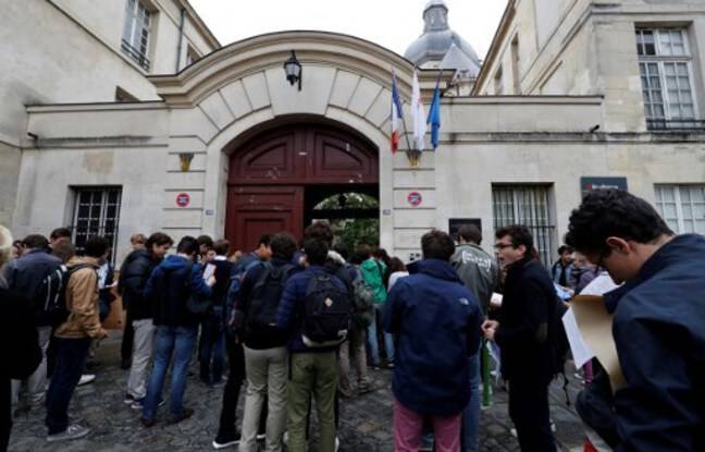 Bourgoin-Jallieu : L’ado ayant attaqué une camarade à la machette mise en examen et interdite de revenir au lycée