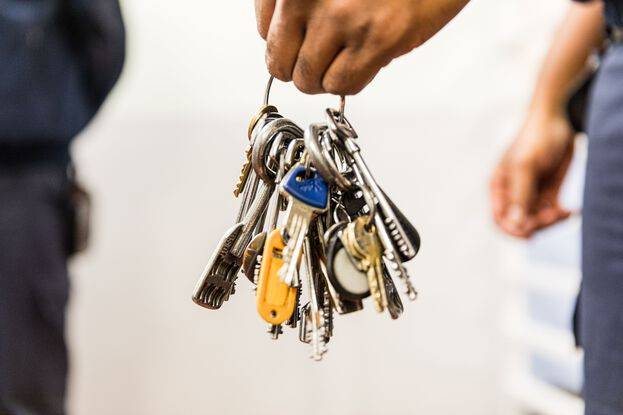 Marseille : Un policier de la brigade des mineurs placé en détention pour viols et détention d’images pédopornographiques