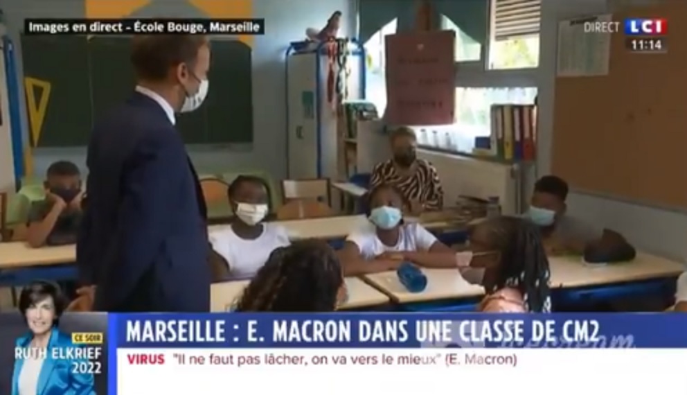 VIDEO : Une discussion entre Emmanuel Macron et un enfant choque les internautes !