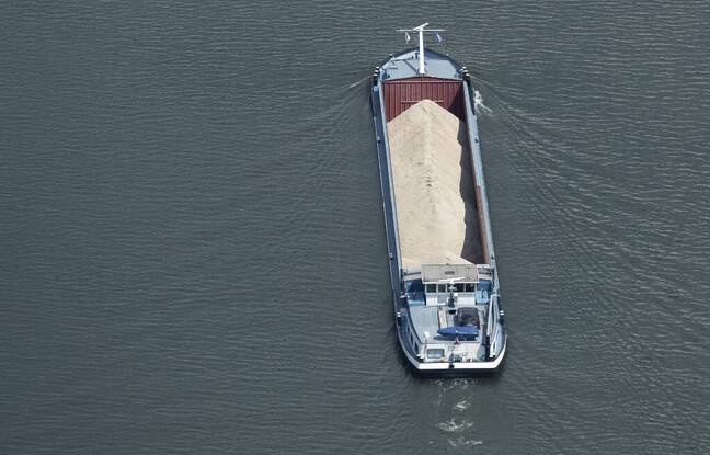Drôme : Une péniche heurte un pont, son pilote décédé
