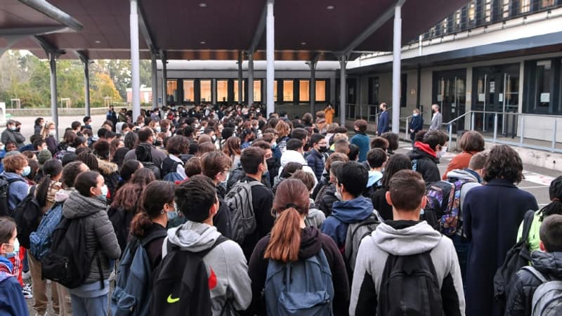 Un homme en garde à vue pour avoir félicité son fils qui avait crié “Allahu Akbar” pendant l’hommage à Samuel Paty