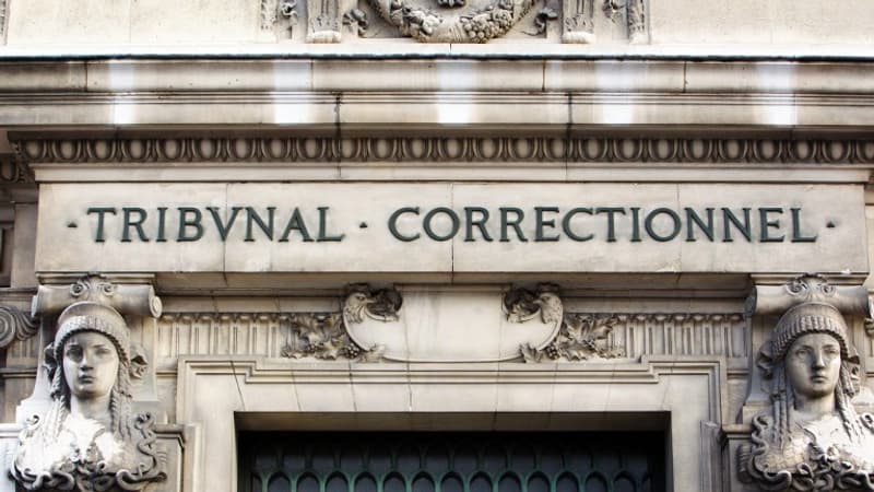 Trois policiers renvoyés en procès pour homicide involontaire après la mort d’un homme interpellé