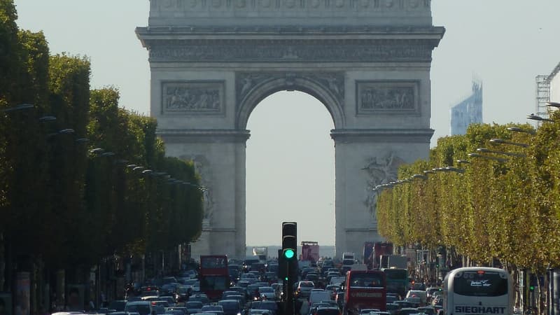 Deux ans de prison ferme pour l’homme qui a tiré sur des passants près des Champs-Elysées