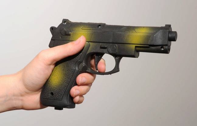 Lyon : Ils volent des armes dans une voiture, elles se révèlent factices