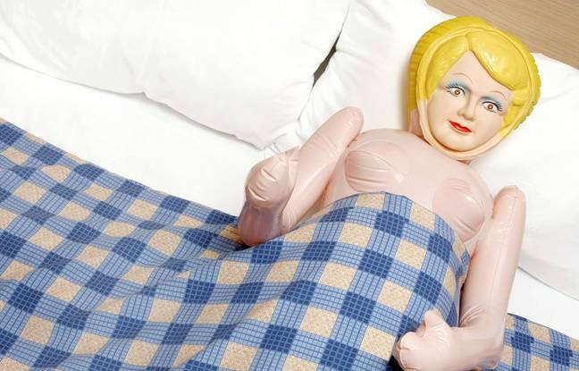 Haute-Savoie : Il passe en voiture devant une école primaire avec deux poupées gonflables à bord