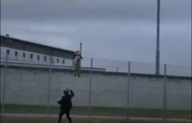 Un « Dalton » escalade le grillage de la prison de Lyon-Corbas pour jeter un colis avant de prendre la fuite