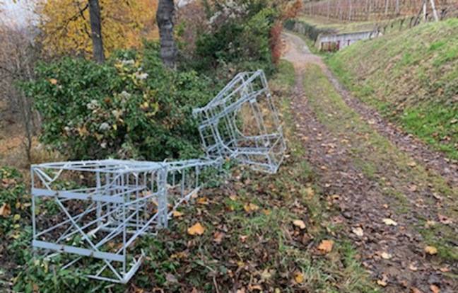Alsace : Volée depuis une semaine, la Tour Eiffel de Buhl retrouvée dans un chemin de forêt