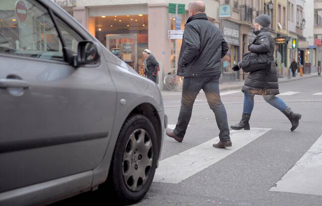 Grigny : Elle sauve son enfant des roues d’un chauffard, qui la percute