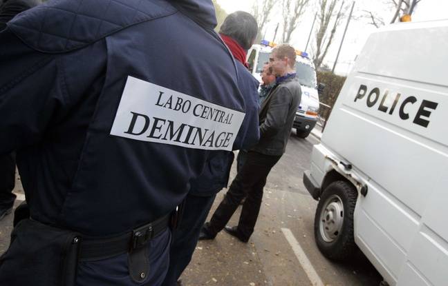 Niort : Des drapeaux nazis, des uniformes SS et 80 armes découverts chez un septuagénaire