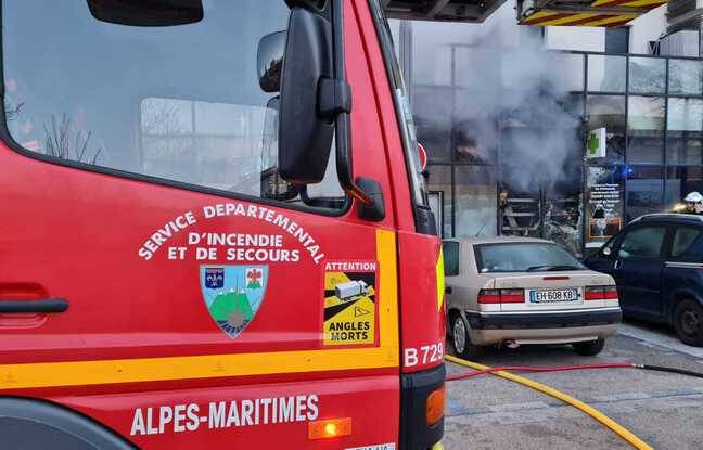 Cannes : Un immeuble évacué après un impressionnant incendie dans une pharmacie
