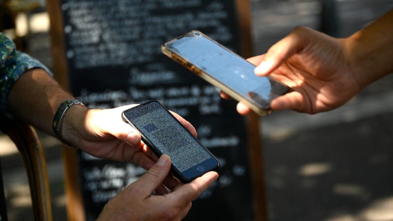 “Les policiers ne manquent pas de travail”: comment renforcer les contrôles des pass sanitaires?