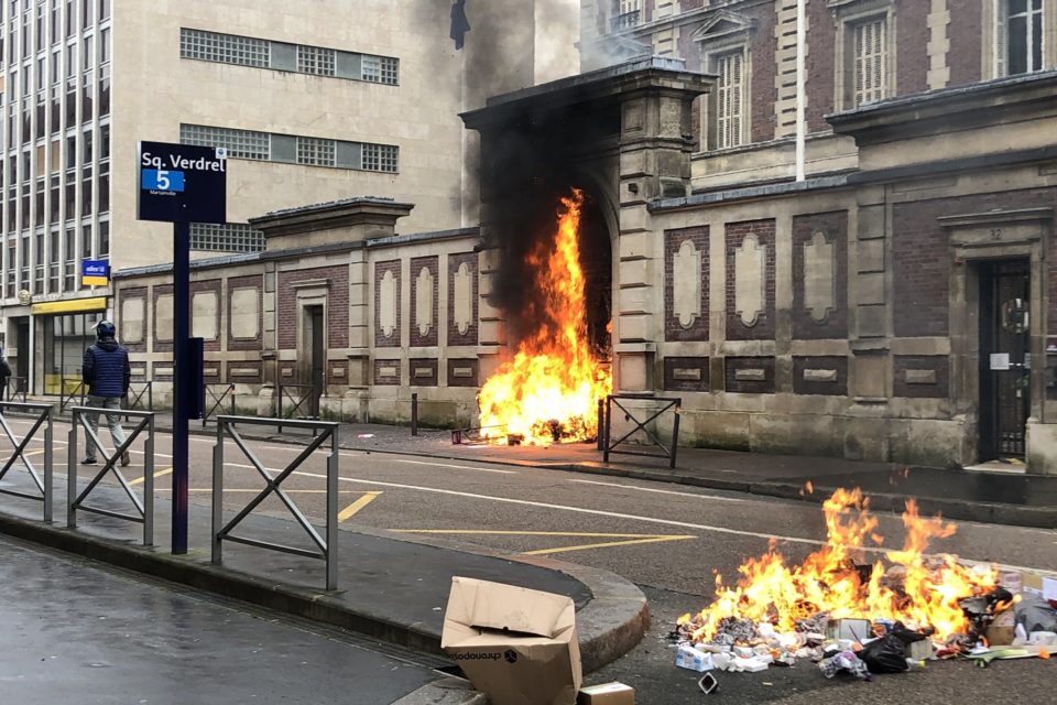 Incendie de la Banque de France en 2018 : Le gilet jaune condamné !
