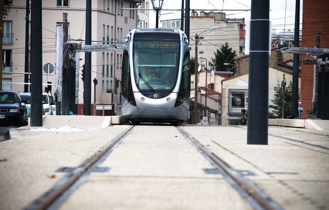 Toulouse : Crachats et coups, un goujat s’en prend aux passagers d’un tram