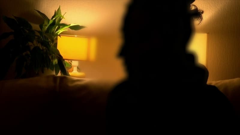 “Je pense tout de suite à Samuel Paty”: les confidences de la professeure menacée pour avoir utilisé une photo de Soprano dans son cours