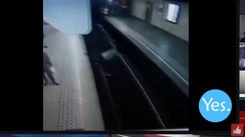 VIDEO CHOC – Un jeune homme pousse une femme sur les rails du métro !