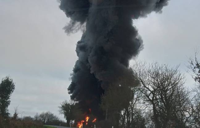 Loire-Atlantique : Impressionnant nuage de fumée à la suite de l’incendie d’un entrepôt de caoutchouc