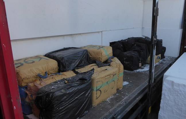 Pyrénées-Atlantiques : Près de 900 kg de cannabis saisis dans des blocs de polystyrène, au péage de Biriatou
