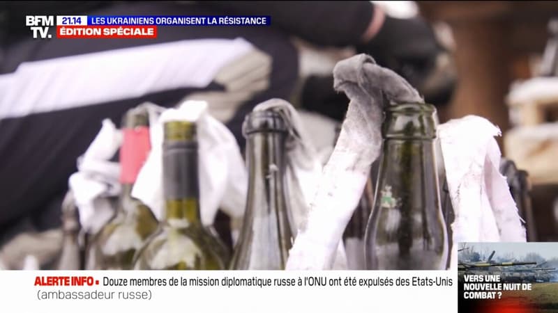 Ancien danseur professionnel, Sasha prépare artisanalement des cocktails molotov pour les checkpoints de la ville de Lviv