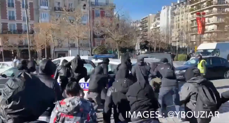 VIDEO – Des voitures de police attaquées par des casseurs lors de la “Marche pour les Libertés !”