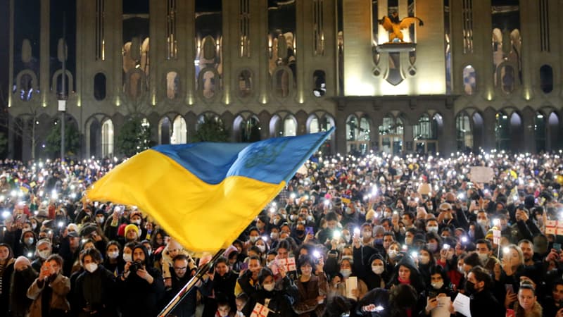 Tokyo, Buenos Aires, Tbilissi… À travers le monde, la solidarité avec l’Ukraine se manifeste dans la rue