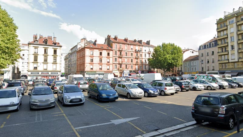 Grenoble: un responsable LR accuse un militant LFI de l’avoir “roué de coups” sur un marché