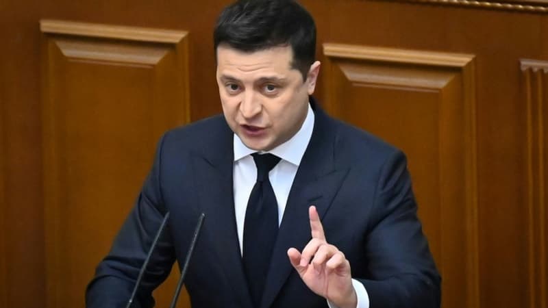 Guerre en Ukraine: les Russes vont “tenter de s’emparer” de Kiev cette nuit, selon Zelensky