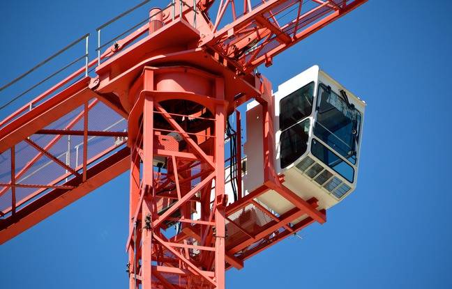 Courbevoie : Cinq tonnes de poutres en métal tombent d’une grue, un ouvrier grièvement blessé