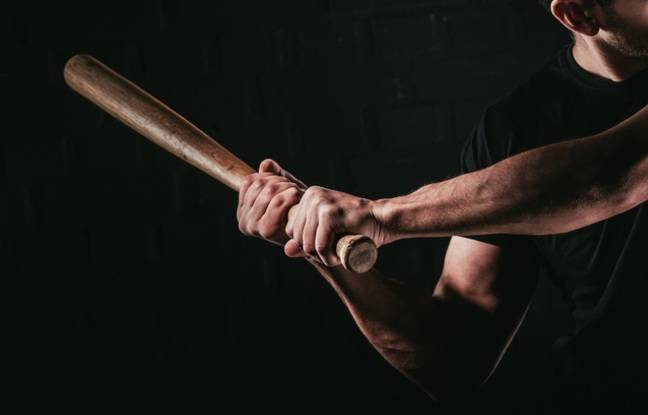 Toulouse : Pour un regard, des inconnus fracassent une voiture à coups de batte de baseball