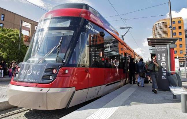 Lyon : Un enfant miraculé passe sous les roues du train Rhônexpress