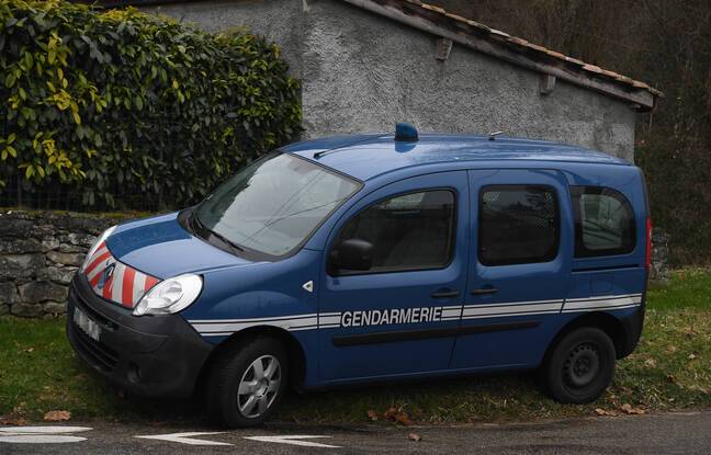 Rhône : Enquête ouverte après la découverte d’un corps calciné dans un champ